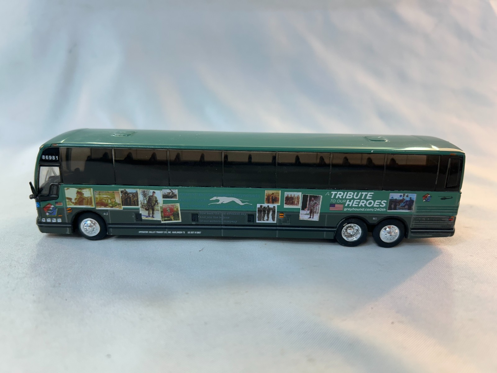 Iconic Replicas X3-45 HO Scale Prevost Greyhound Bus 'A Tribute to Our Heroes'