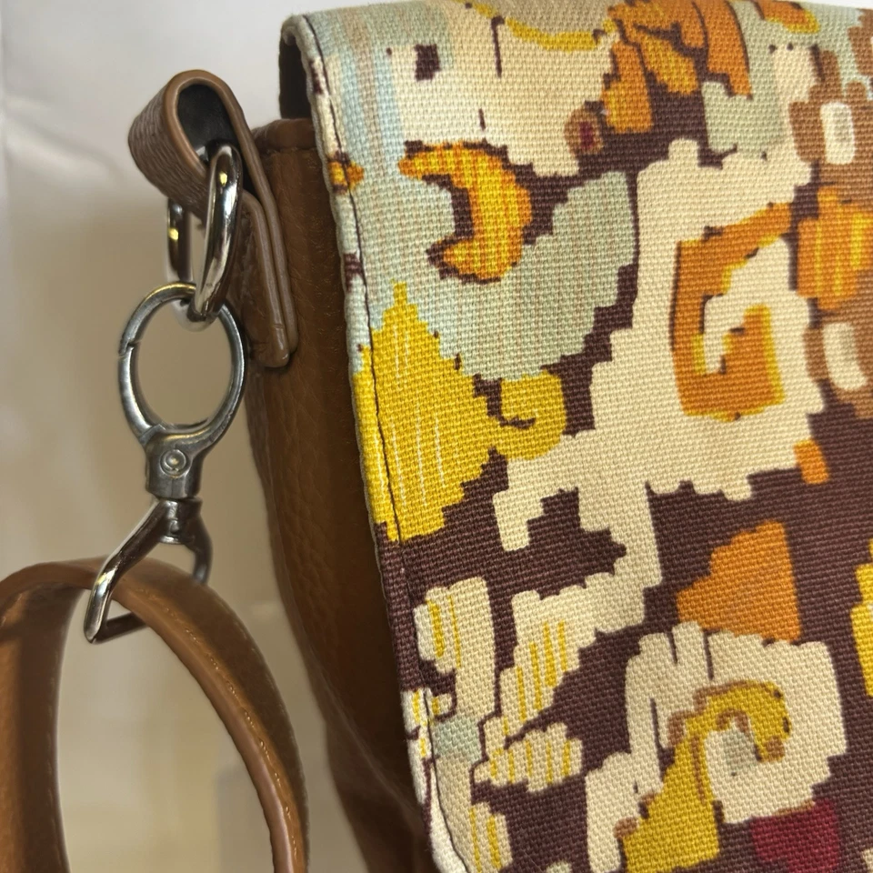 Monedero Thirty One con cremallera con solapa tonos marrón/amarillo bandolera bolsillo para teléfono celular Foto 2 de 4