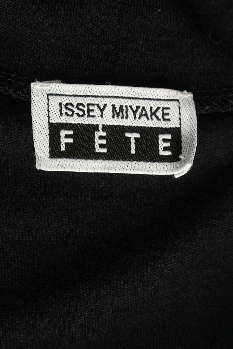 ISSEY MIYAKE FETE◆ニット・セーター(薄手)/3/ウール/BLK/無地/IF54JK513 132 5. SOLID – ISSEY MIYAKE ONLINE STORE