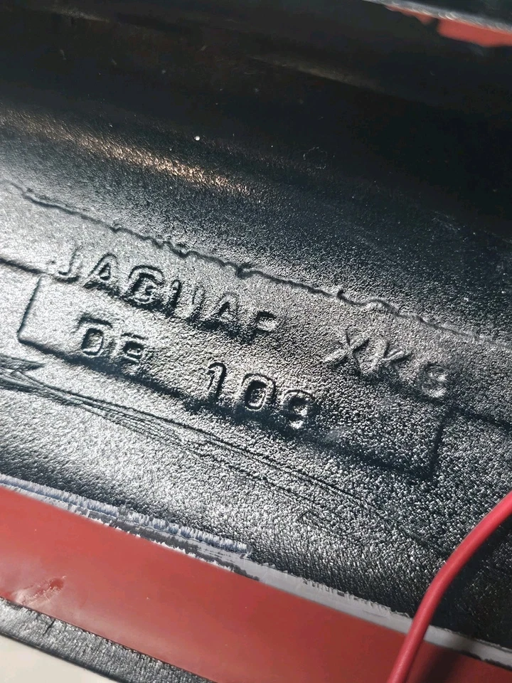 SPOILER LABIO MALETERO JAGUAR XK8 TERCERA LUZ FRENO OEM Foto 4 de 4