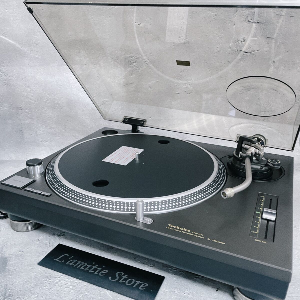 Technics SL-1200MK4-K Quartz Direct Drive Turntable Record Technics SL-1200MK4-K Quartz Direct Drive Turntable Record