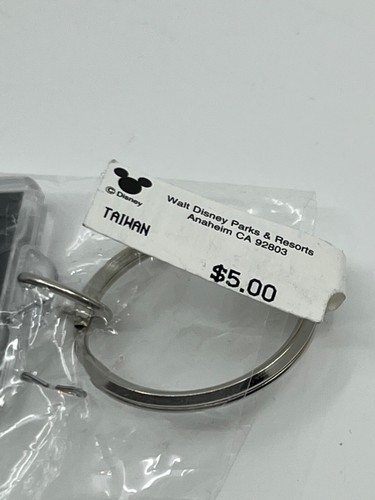 Vintage Disneyland "The Twilight Zone Tower of Terror" Key Ring Keychain - Picture 4 of 5