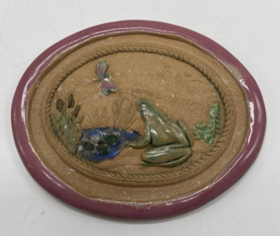 Handmade Art Pottery Wall Hanging Art~Frog Lily Pad Dragon Fly Oval 3-D 4.5 