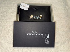 NWT- Coach x Peanuts Snoopy Mini Skinny ID Case leather Wallet Key Chain 16108B