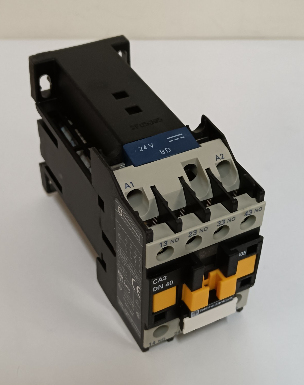 Control Relay CA3DN40BD Telemecanique Schneider 24VDC Contactor 023450 (H610142)