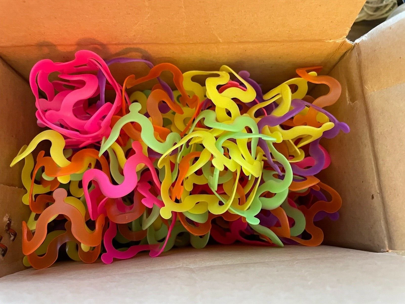 Vo-Toys Cat Crazies 100 Pack Bulk Neon Rollers Wild Kitten Toy Colorful Plastic
Opens in a new windo