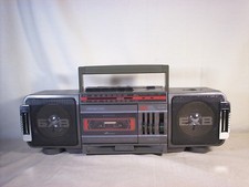 SOUNDESIGN MODEL 4648MGY Portable AM FM RADIO CASSETTE PLAYER