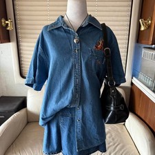 Vintage 90's Tigger Winnie the Pooh denim embroidered button up