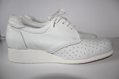 P. W. Minor & Son Woman's Extra Depth Fabulous Perf White Size 9.5