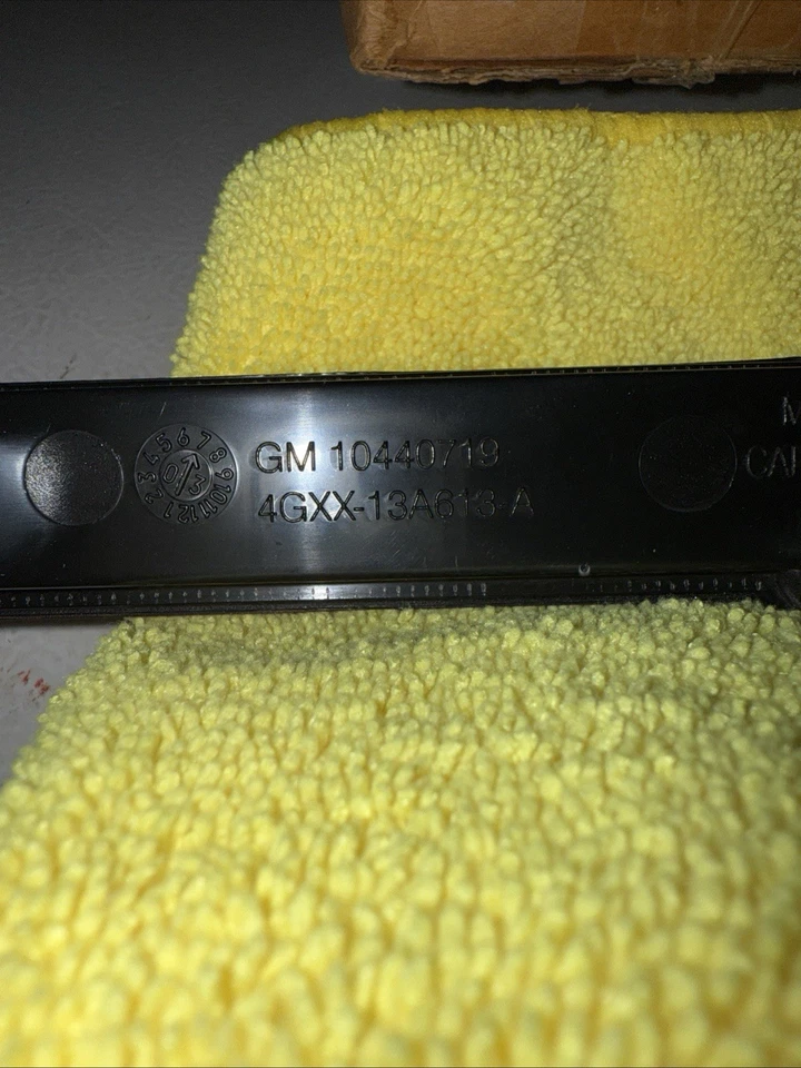 Genuíno GM Chevrolet Corvette C6 2005-2013 terceira peça de lâmpada de freio # 10440719 - Imagem 3 de 3