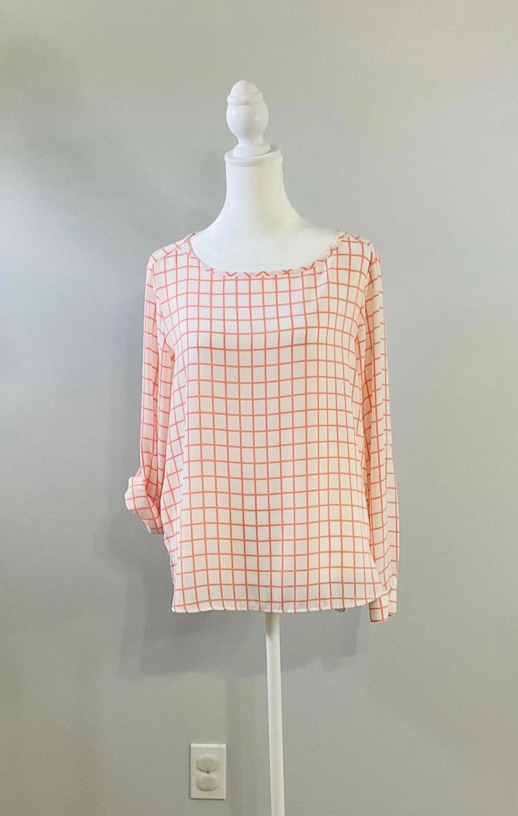 Chic Grid Pattern Blouse - Perfect for Any Occasi… - image 1