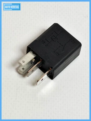 Original Fiat relay, 4-pin, 20A, black, 702.30, 46520421 - Image 1 of 4