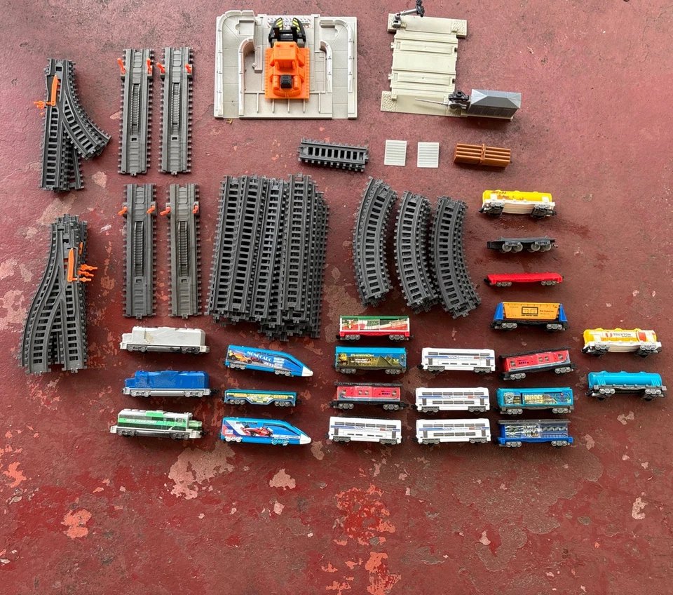 Lote 108 Piezas Trenes Eléctricos Jakks Pistas Motores Coches 4 Motores, 18 Coches Foto 2 de 4