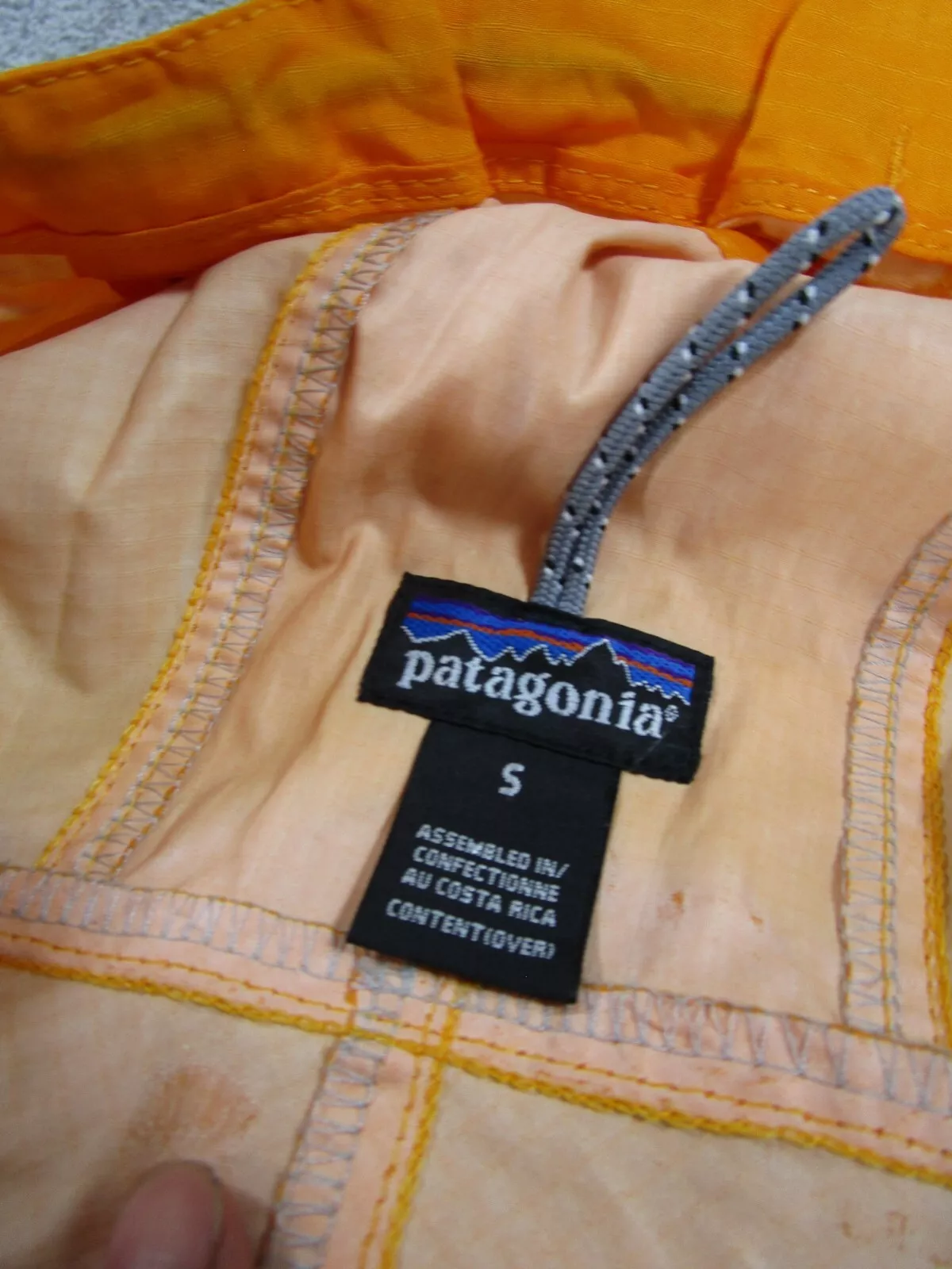 patagonia vintage anorak windbreaker hooded rain coat jacket