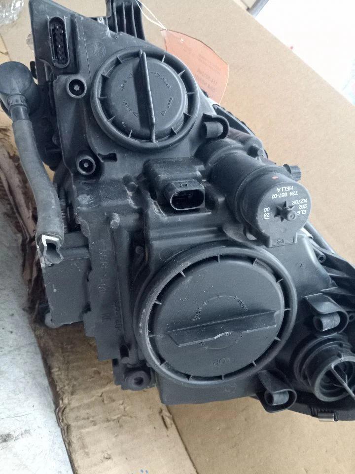 二手右车头灯总成适合:2007 梅赛德斯-奔驰 cls 级 219 Ty — 第 3/4 张图片