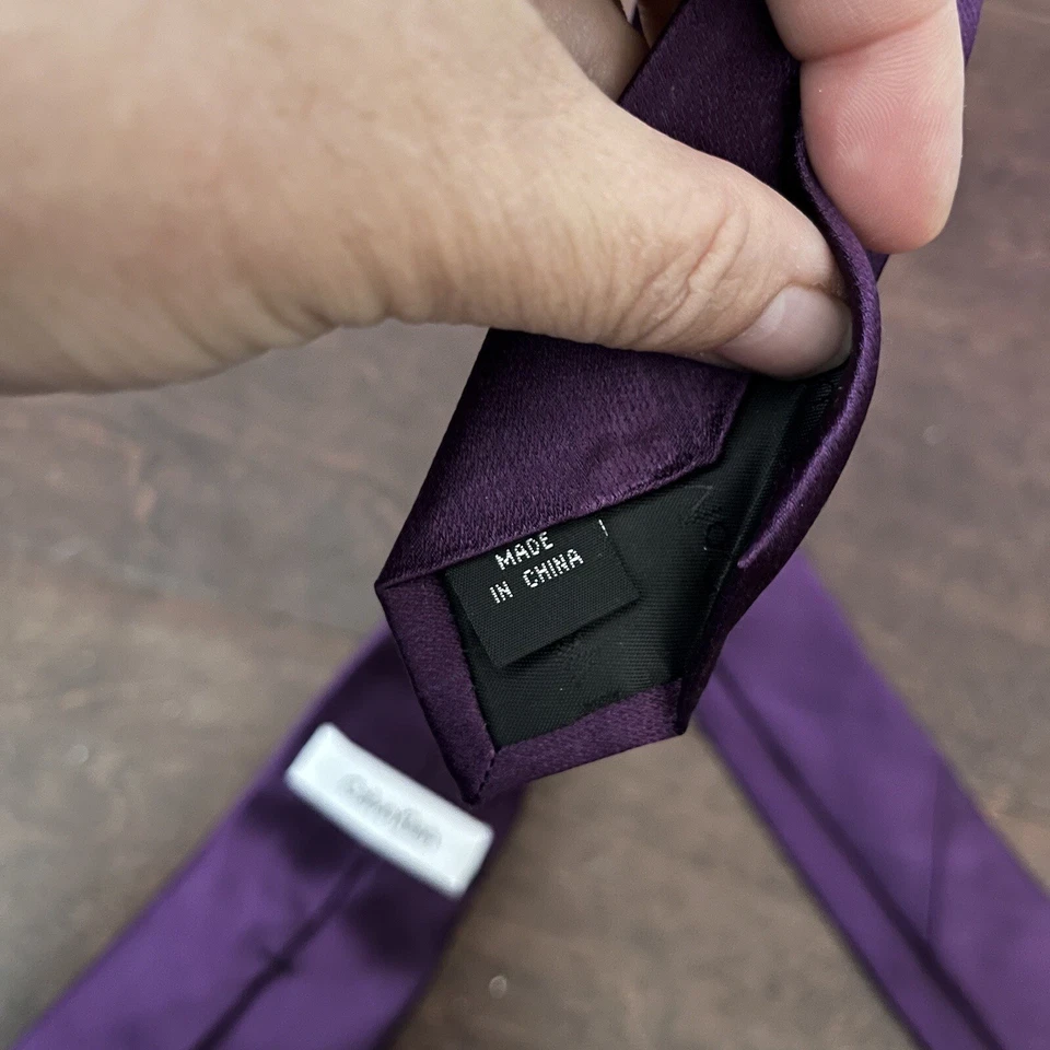 Corbata de seda púrpura Calvin Klein Foto 4 de 4