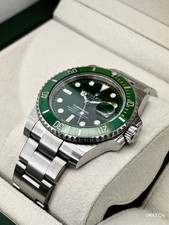2018 Rolex Submariner “Hulk” 40mm 116610LV Green Dial 5