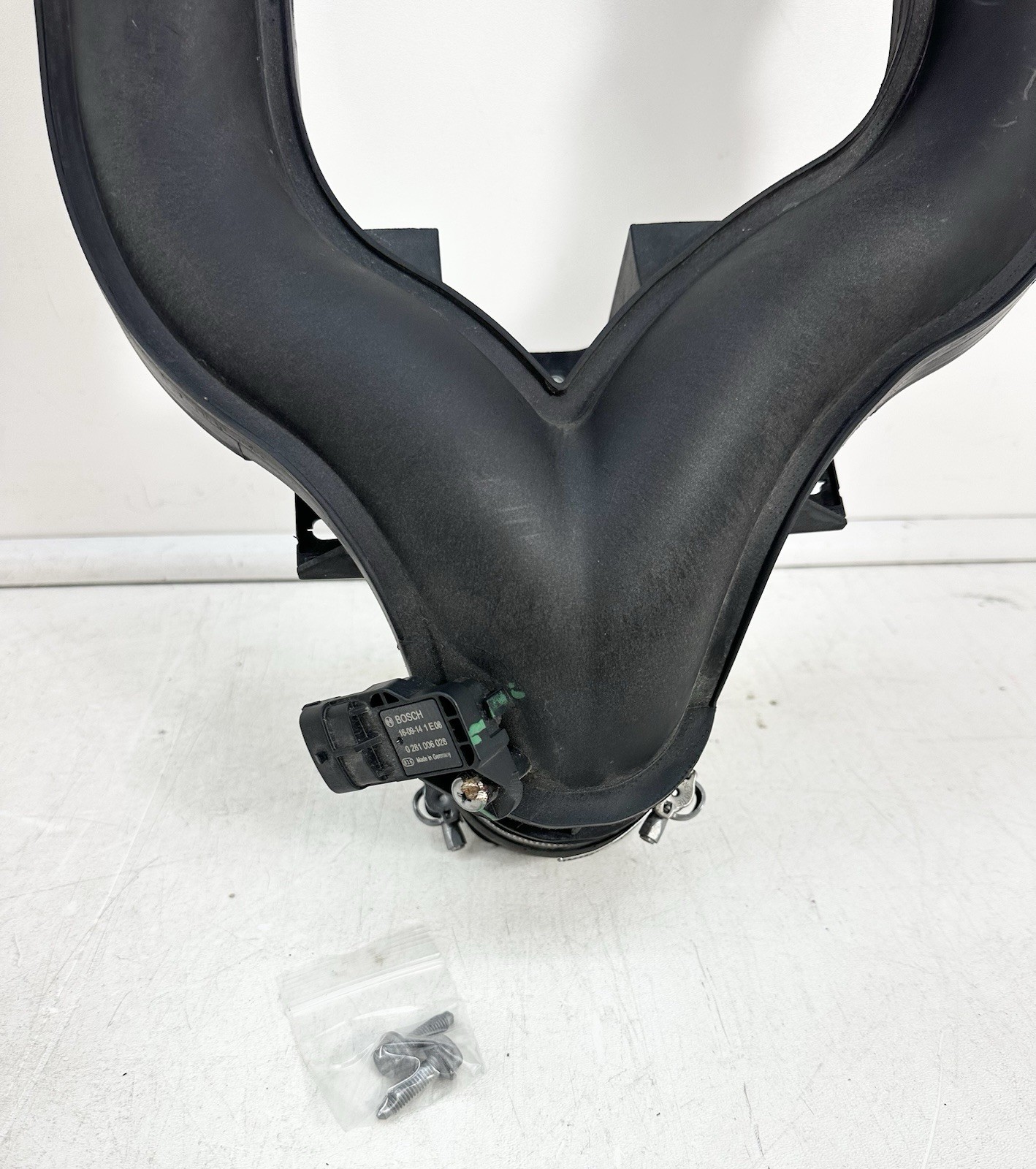 14-20 Maserati Ghibli Air Inlet Intake Duct Tube Hose Black 670003620 Oem