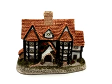 David Winter 1985 Shirehall Cottage Figurine with Original Box COA Great Britain
