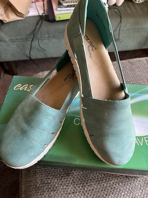 Easy Street Women s Green Leather Comfort Slip-On Flats Round Toe US 8M