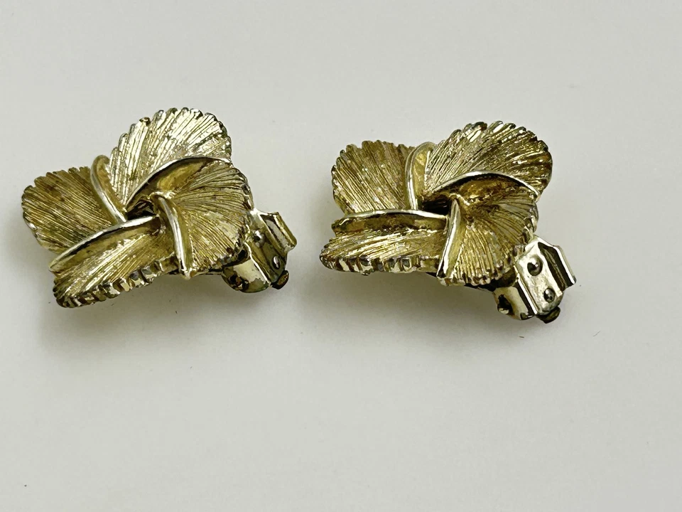 Pendientes Lisner Vintage Clip On Floral Tono Dorado 1 Pulgada Declaración Foto 4 de 4