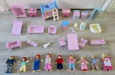 WOODEN FURNITURE & FIGURES BUNDLE - DOLLS HOUSE KITCHEN / BATHROOM / BEDROOM SET
