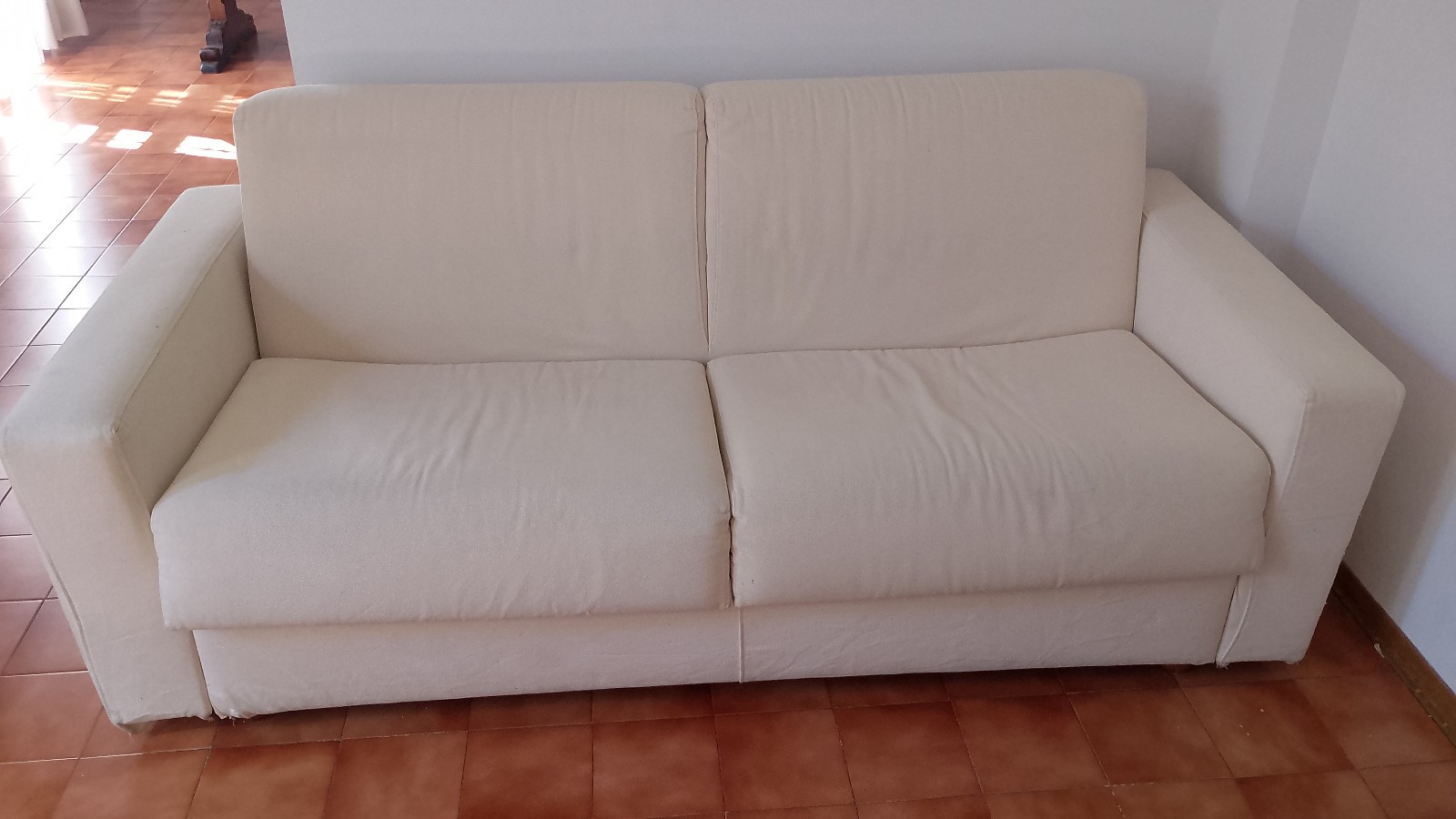Divano 3 posti in ottimo stato, trasformabile facilmente in letto