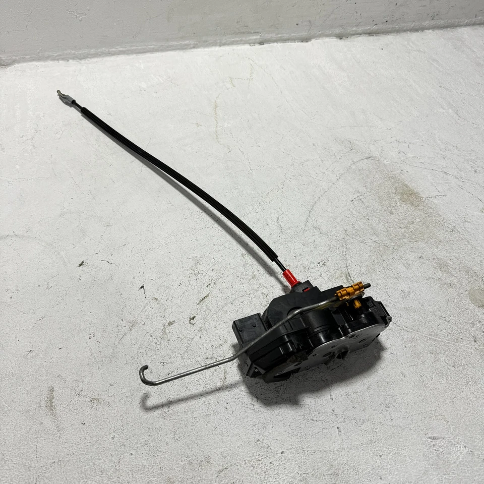 Chevrolet Sonic 2014-2020 actuador de bloqueo de pestillo de puerta de pasajero delantero derecho OEM Foto 4 de 4