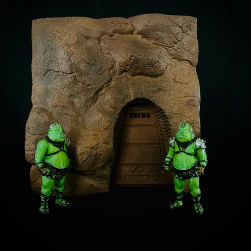 Custom Rancor's Lair Pit Back Wall with Door Diorama for 3.75 IN (1:18) FIGURE - Picture 2 of 5