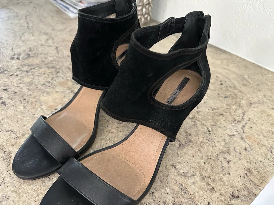 Elegantes sandalias Tahari de gamuza negras con tacón de aguja, talla 41, nuevas sin etiquetas Foto 3 de 4