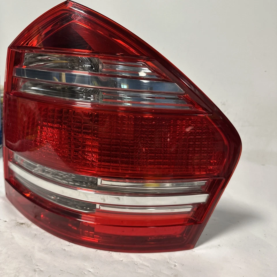2007 - 2009 MERCEDES BENZ GL450 PASSENGER RIGHT SIDE TAIL LIGHT LL5 Foto 3 de 4