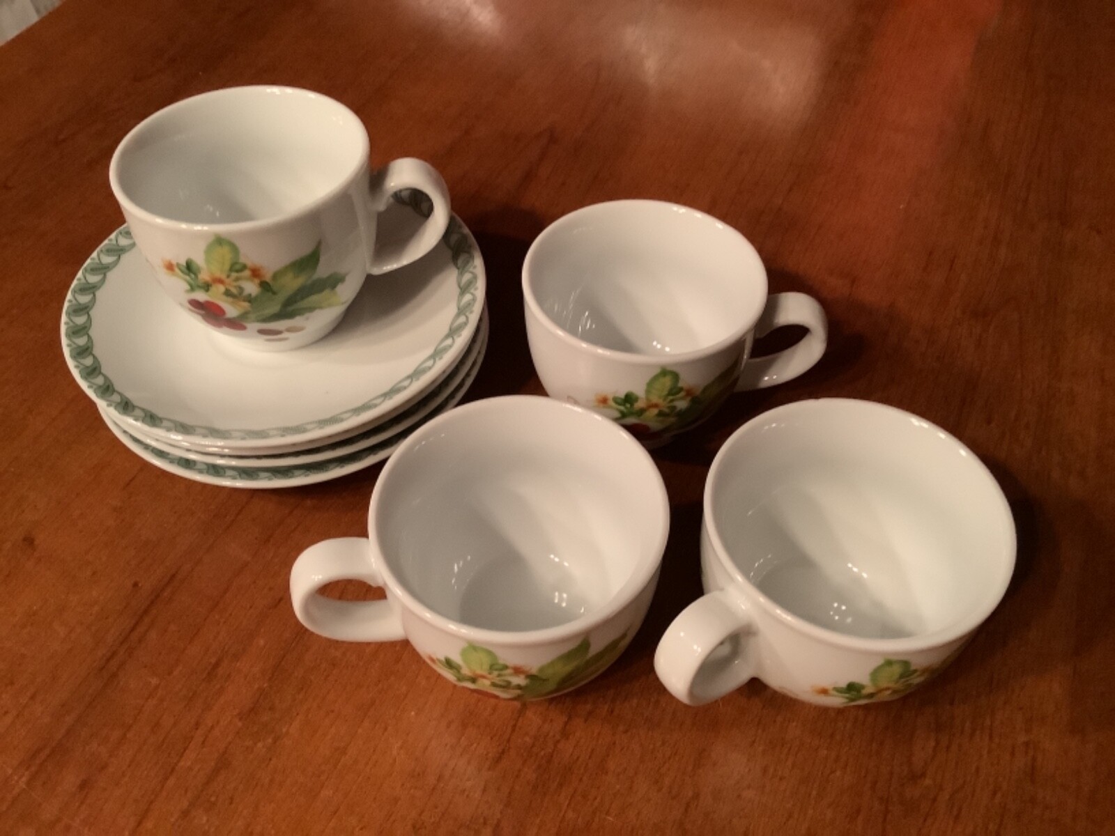 Porcelaine d'exception avec les tasses à café et soucoupes Maïté Le Terrine Botaniche