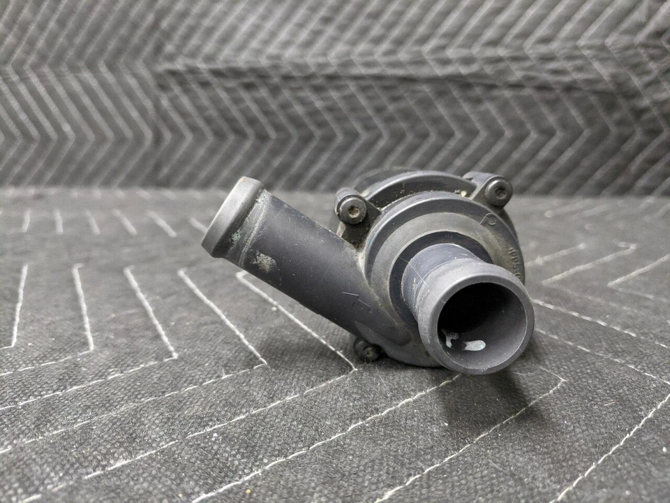 BMW E60 5-Series M5 Additional Water Pump 64116930550 Foto 4 de 4