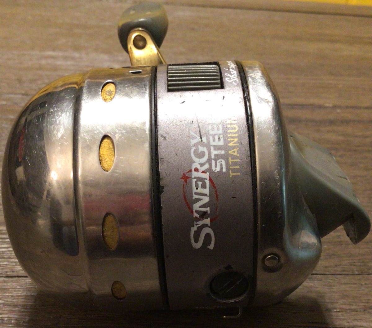 Vintage Shakespeare Synergy Steel Titanium 4002ti Casting Fishing