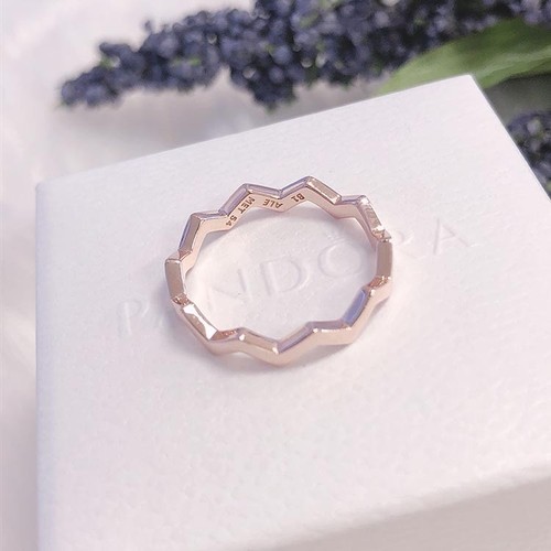 Gold Timeless Zigzag Stackable Ring 