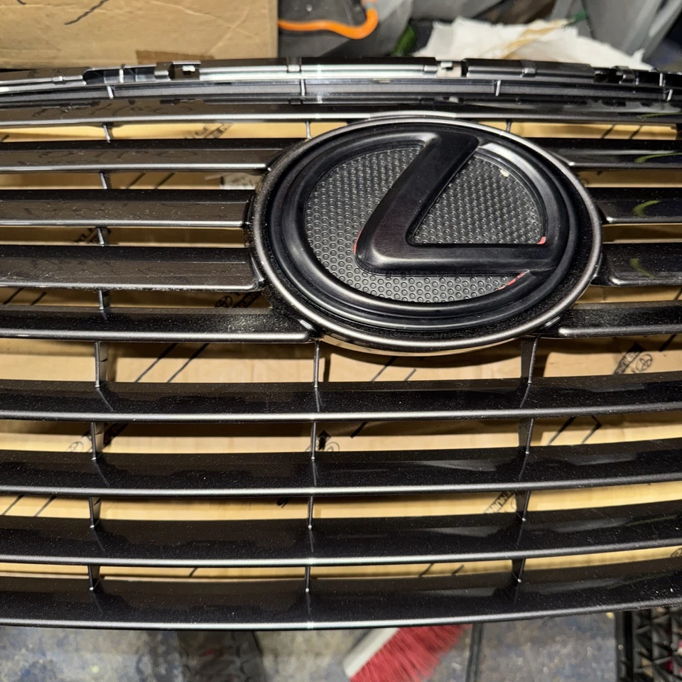 Lexus RX350 RX450h RX 2016 2019 parrilla delantera OEM UF44489 53111-48320 con emblema Foto 3 de 4