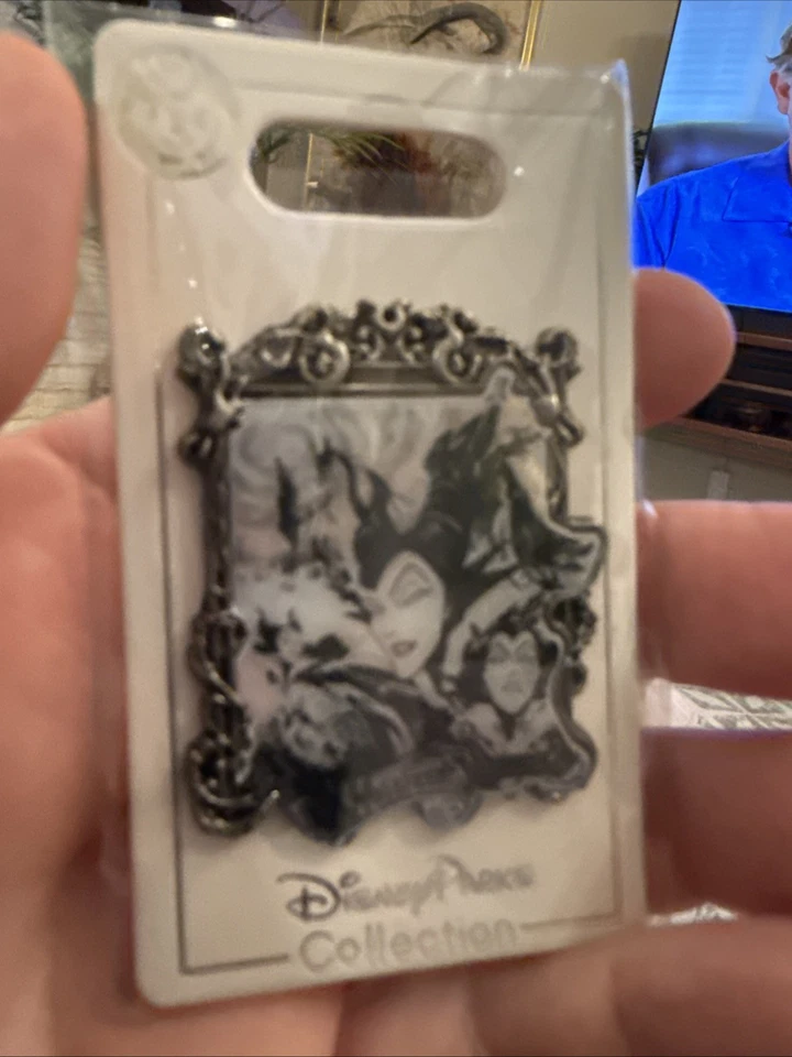 Prendedor comercial Maléfica villanos de los parques de Disney marco de imagen prendedor nuevo en tarjeta Foto 2 de 4