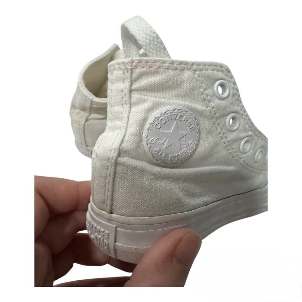 Top alto blanco monocromo Converse Chuck Taylor All Star talla 5 niño pequeño Foto 3 de 4