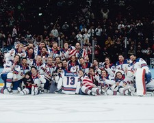 US MENS HOCKEY OLYMPIC GOLD MEDAL 8X10 GLOSSY PHOTO USA TEAM PHOTO