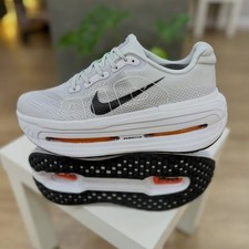 Sneaker uomo Nike Vomero Premium grigio arancione