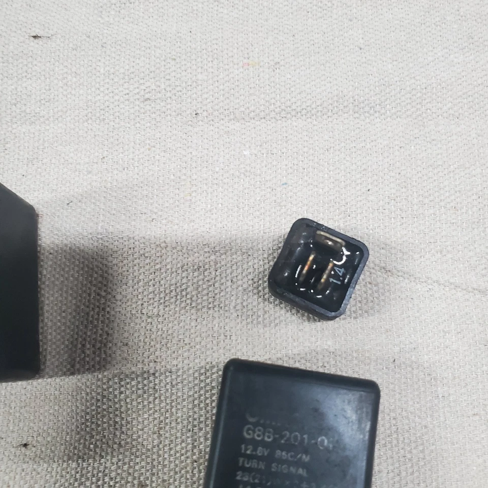 Relé de corte de combustible Honda Shadow 600 750 1100 CBR600 CBR600F F3 y F4 PC800 NT650 Foto 4 de 4