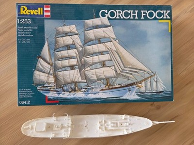 Revell Plastik Modellbausatz Segelschulschiff GORCH FOCK 1:253 angefangen