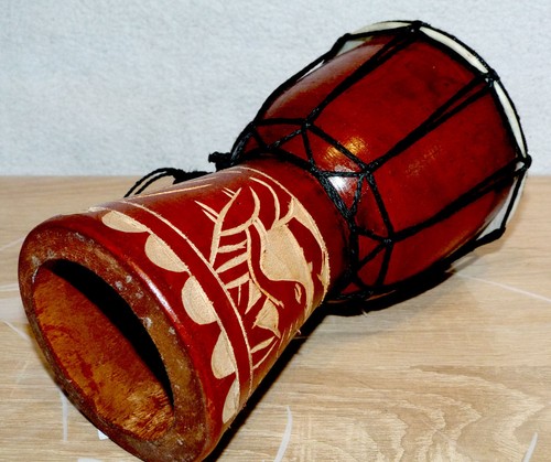 Djemke Trommel Afrika Holz geschnitzt Drum Instrument Neu mit Etikett - Bild 3 von 3