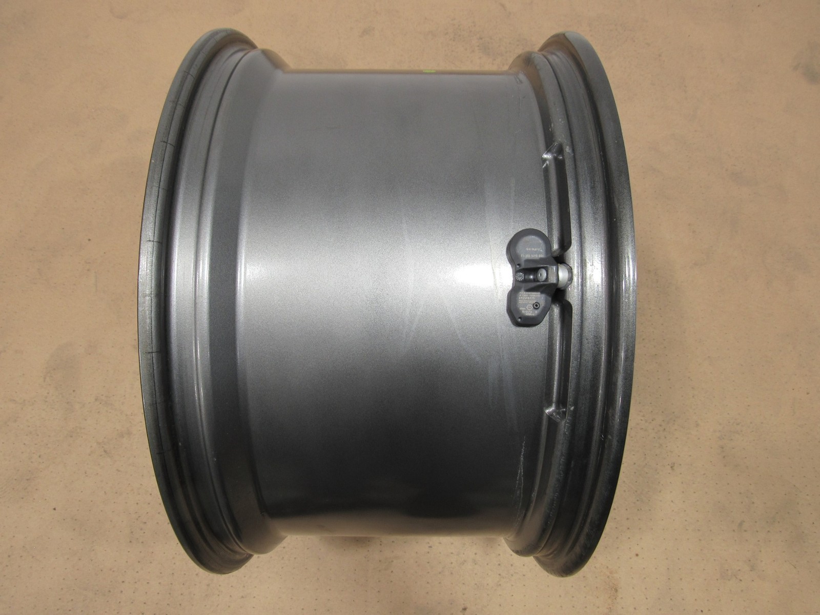 14-18 Aston Martin Vanquish 2014 Rear Wheel Rim 11.5 R20 x 11.5J 20 Inch ; :Y