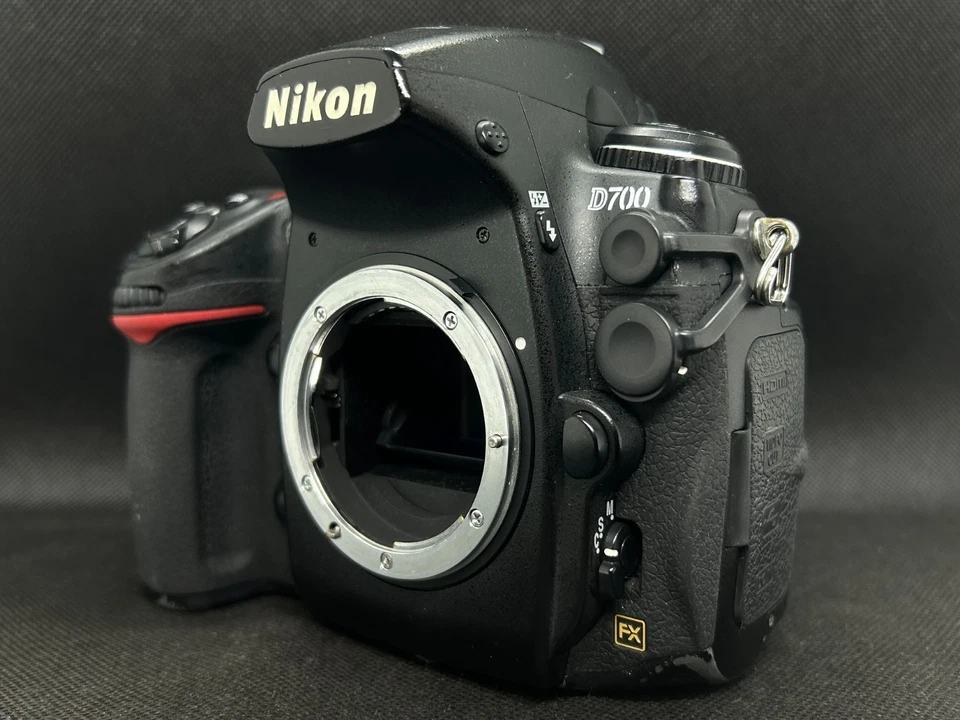 Nikon D700 12.1 MP Black Digital SLR Zoom Camera Body w/ Charger  pro strap - Image 4 of 4