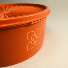  vintage TUPPERWARE 70er Jahre Dose mit Sonnendeckel 21 cm Orange 1204-19 Blume