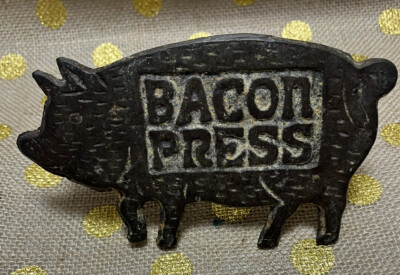 VINTAGE CAST IRON PIG SHAPED BACON PRESS Farmhouse RETRO Decor
