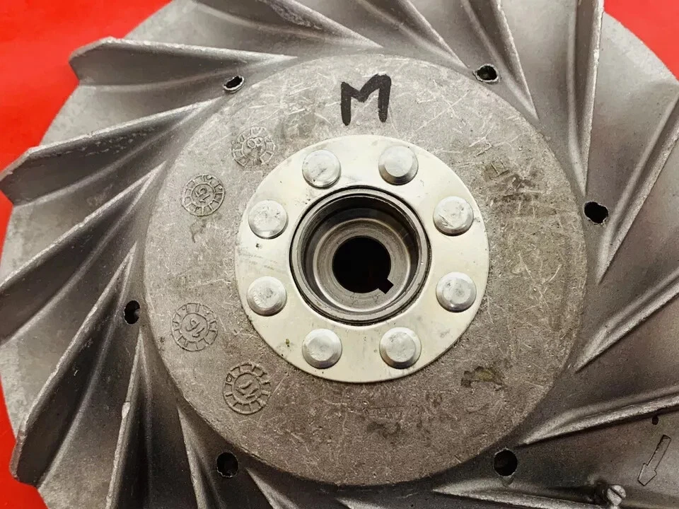 VESPA P125X P150X P200E 1977 A 1983 ESTÁNDAR ARRANQUE NO ELÉCTRICO VOLANTE Foto 3 de 4