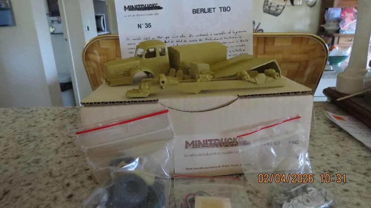 AUTOBUS ISOBLOC W847M KIT MINITRUCKS 1:50 de reference