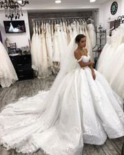 Luxury Wedding Dress Off Shoulder Lace Applique Beading Sweep Train Bridal Gown